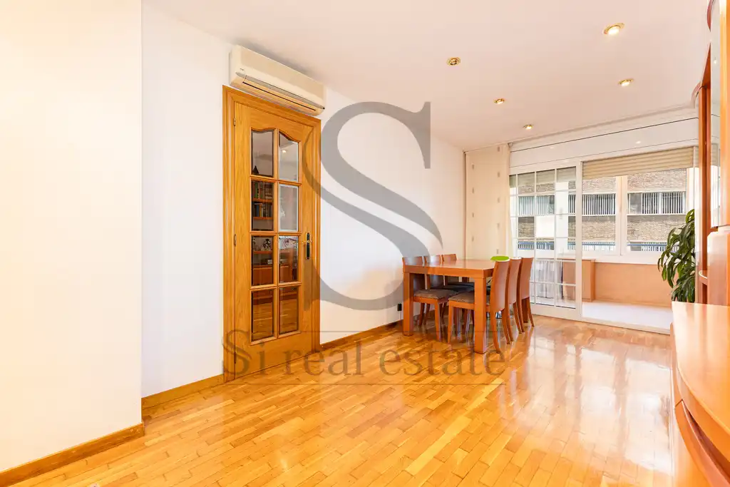 Vista exterior de Piso en venta en Barcelona con Aire acondicionado, Calefacción y Parquet