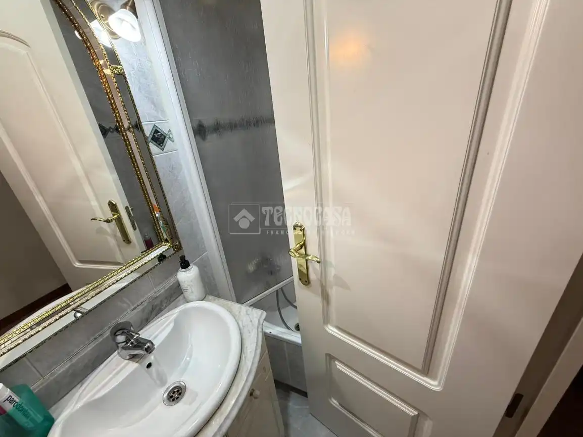 Baño de Piso en venta en Madrid con Calefacción y Terraza