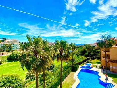 Vista exterior de Apartament en venda en Mijas amb Aire condicionat, Piscina i Balcó