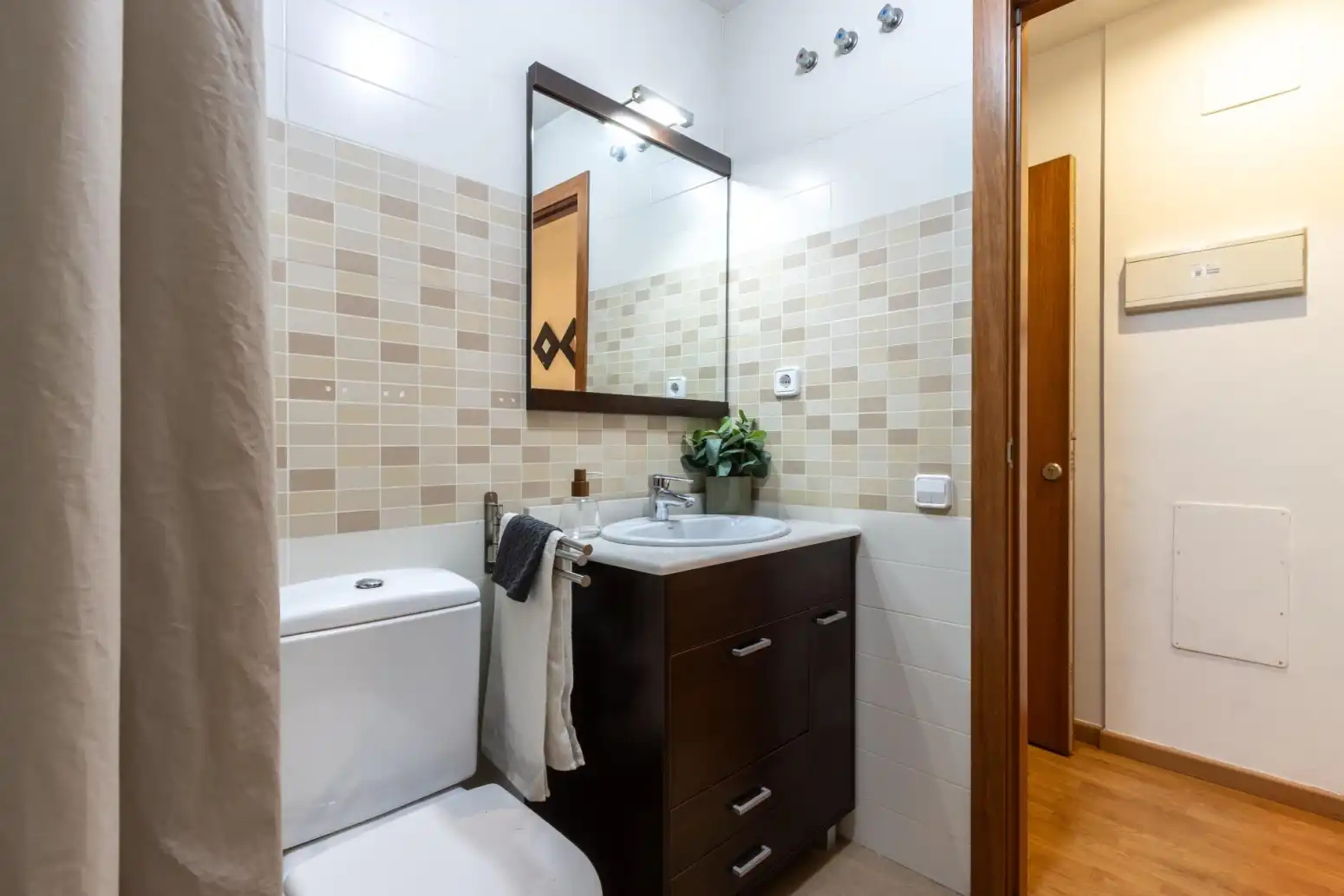 Badezimmer von Wohnung zum Verkauf in Terrassa mit Heizung, Parkett und Terrasse