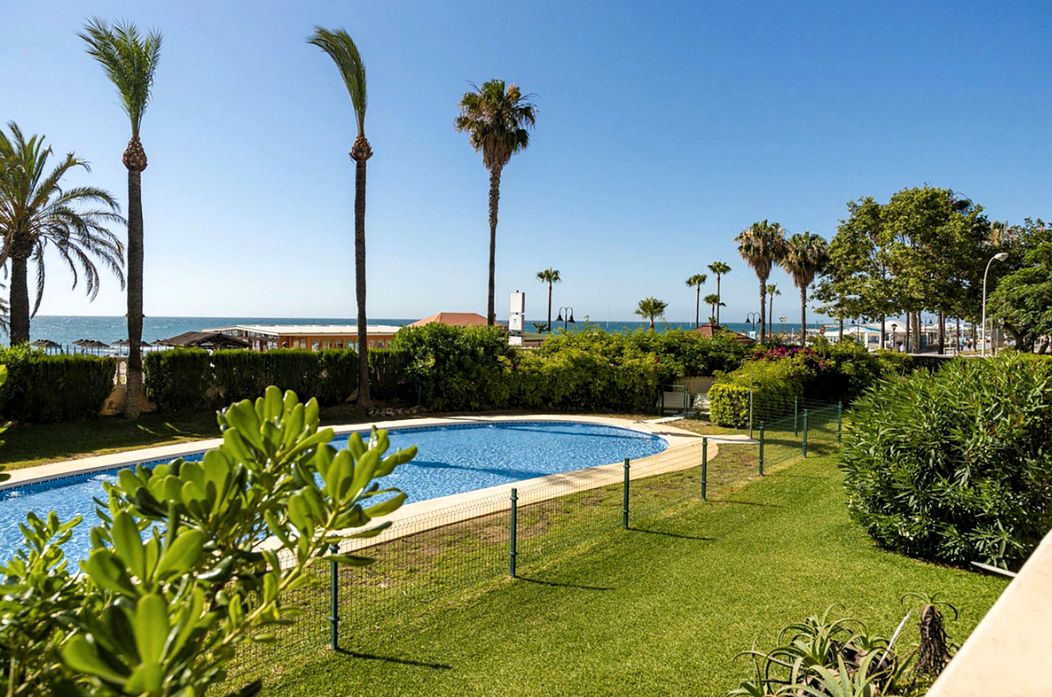 Flat for sale in Calle Salvador Allende, 42, La Carihuela - Los Nidos