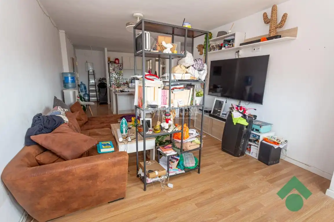 Living room of Flat for sale in Algeciras  with Furnished