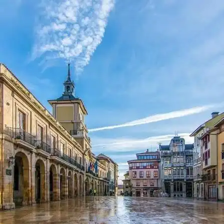 Vista exterior de Piso en venta en Oviedo  con Balcón