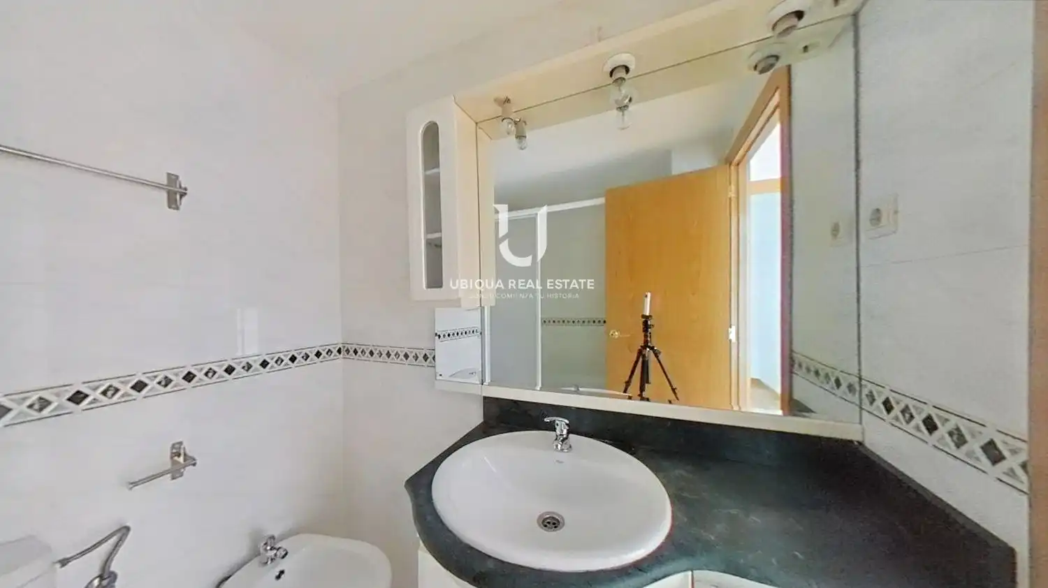 Baño de Piso en venta en Barcelona con Calefacción, Piscina y Piscina comunitaria