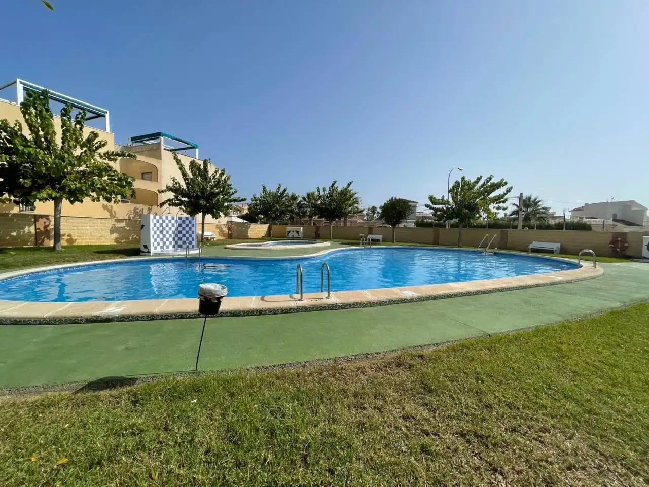 Adosado con piscina en venta en Zona Carrefour - Urbanizaciones, imagen 2