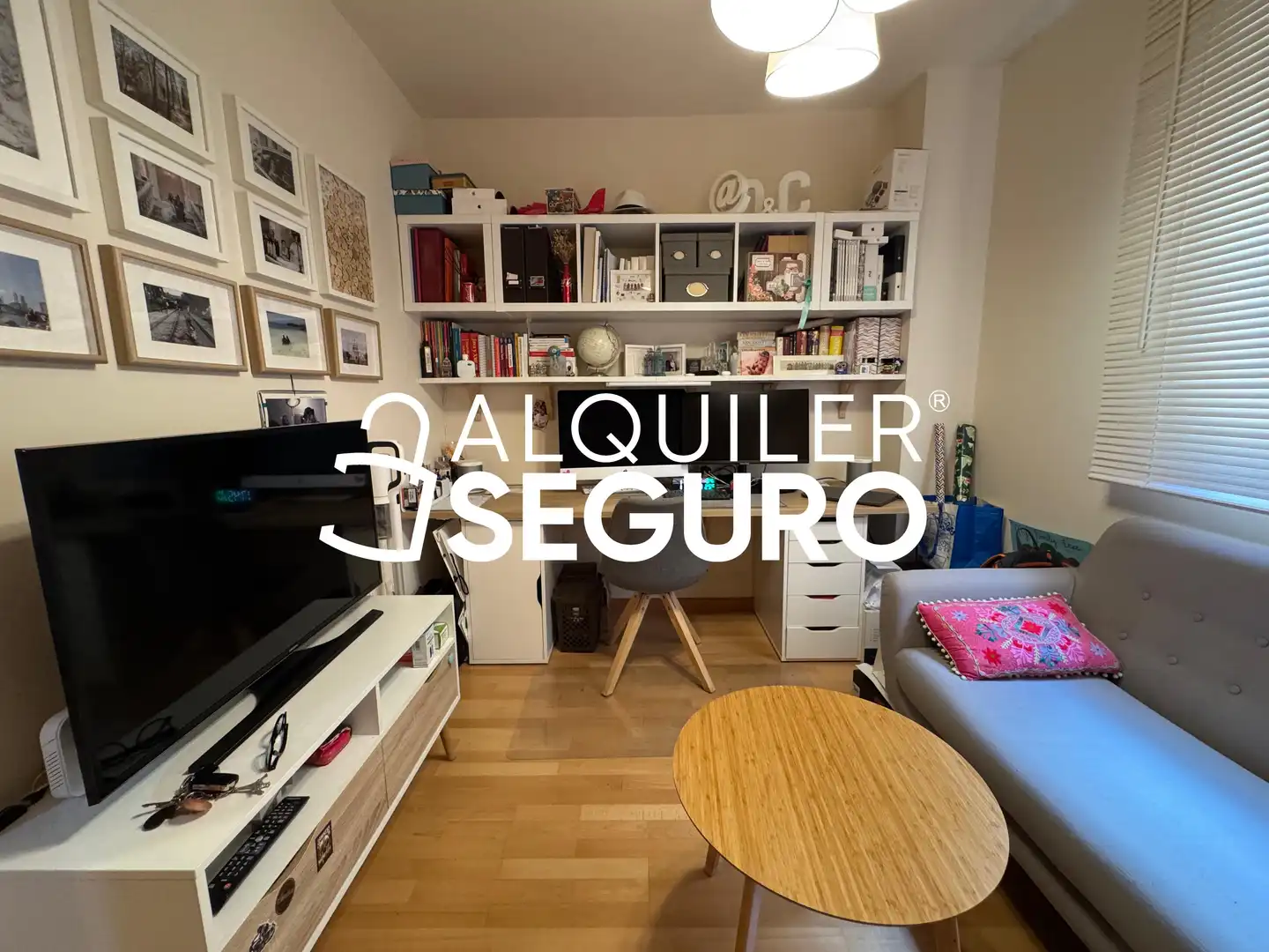 Sala d'estar de Pis de lloguer en Torremolinos amb Aire condicionat, Terrassa i Piscina
