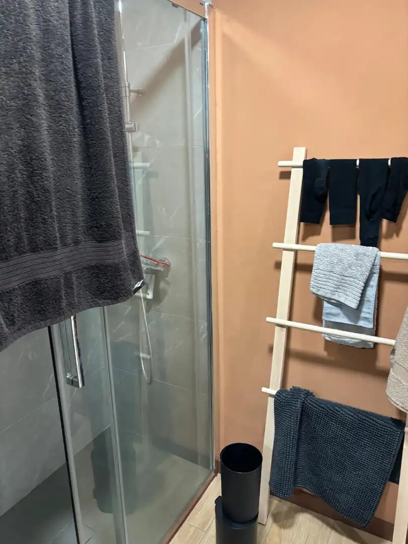 Badezimmer von Wohnung zum Verkauf in Barcelona mit Klimaanlage, Möbliert und Ofen