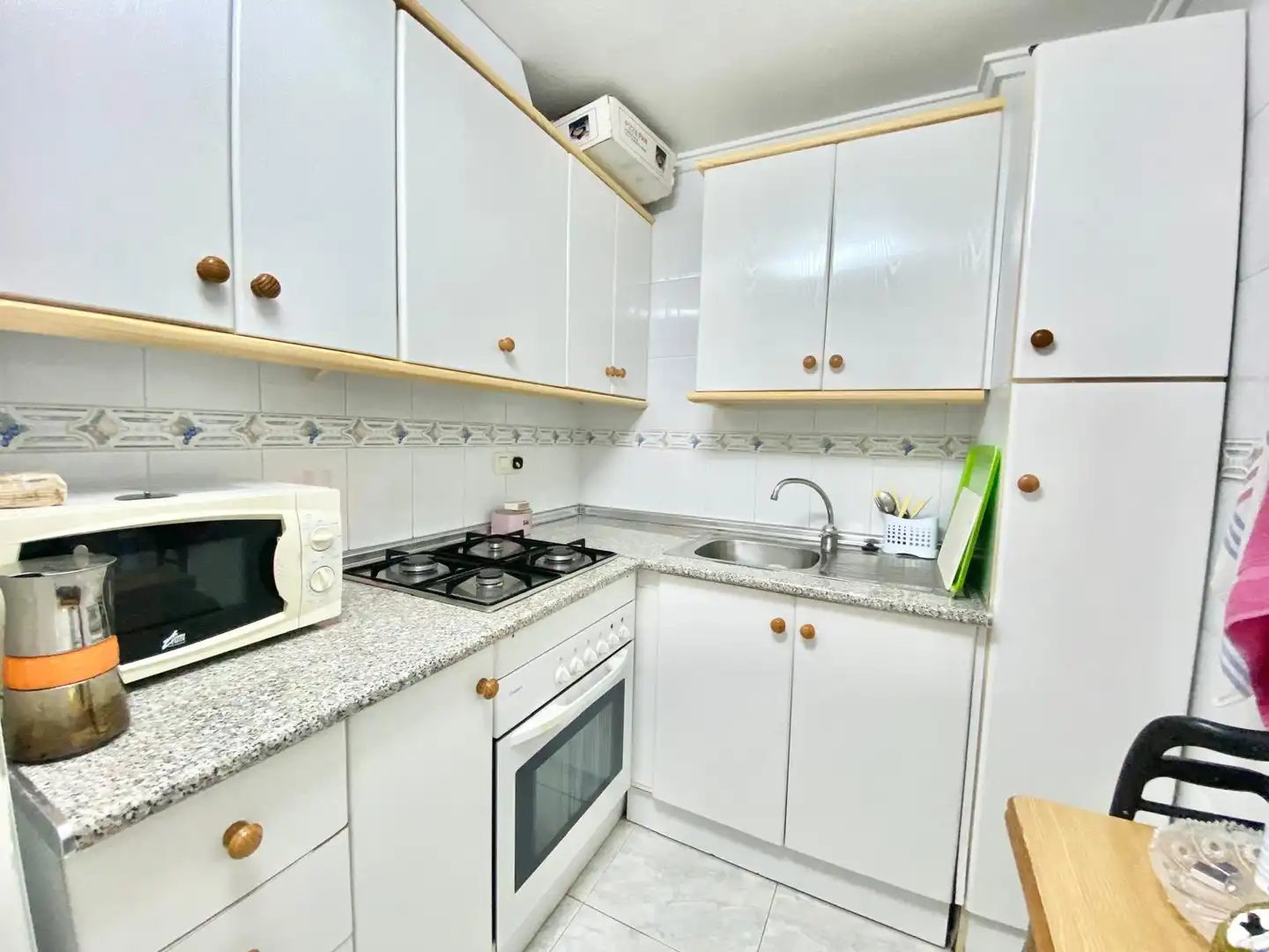 Cuina de Planta baixa de lloguer en Torrevieja amb Calefacció, Moblat i Forn
