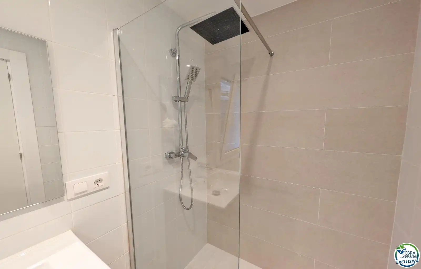 Bathroom of Flat for sale in Portbou