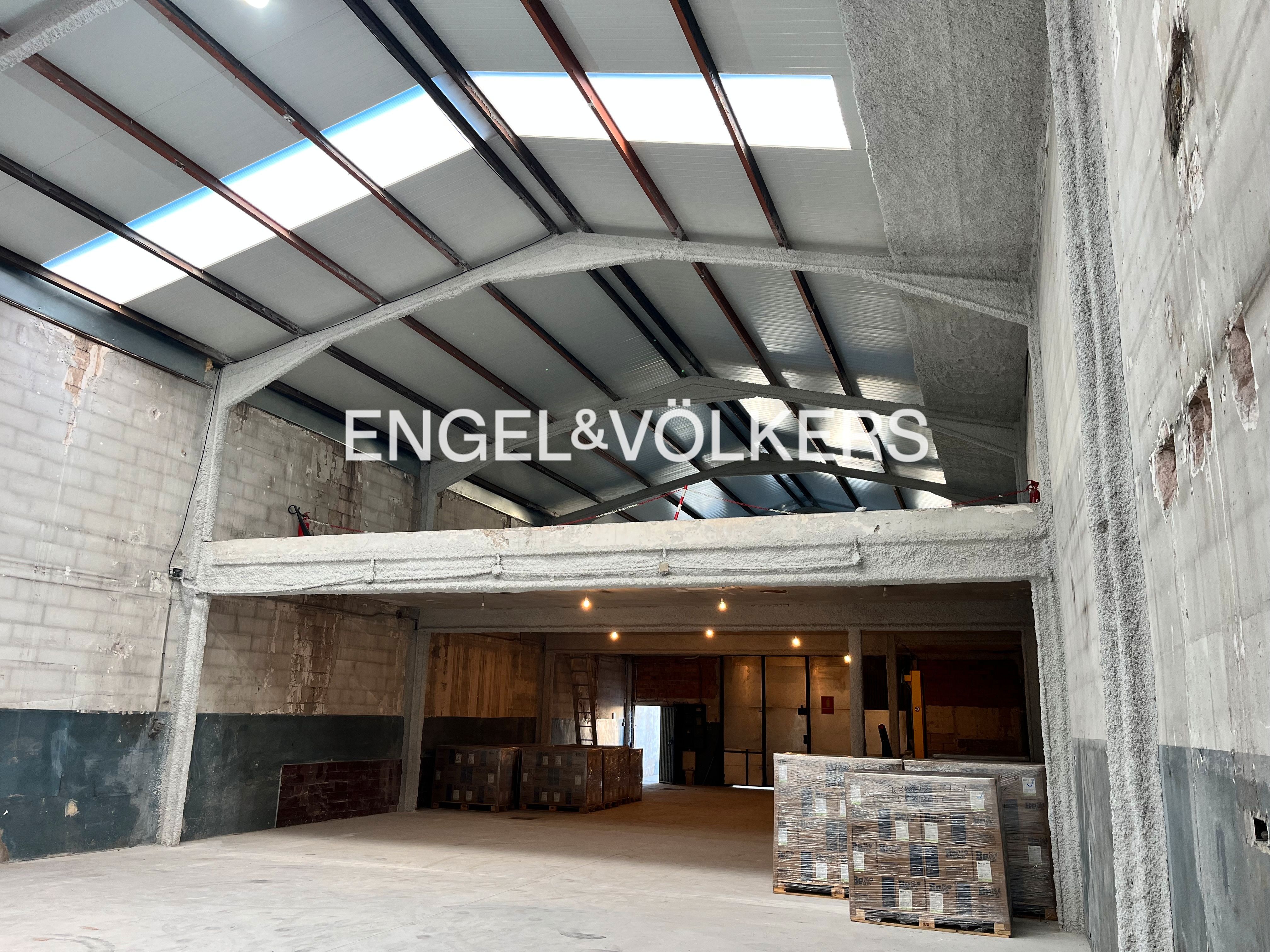 Industrial buildings for sale in La Llagosta