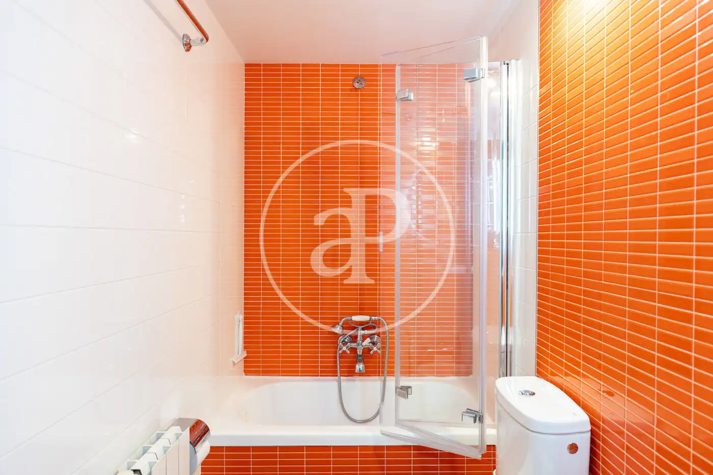 Bathroom of Flat for rent in Barcelona  with Air Conditioner, Heating and Furnished