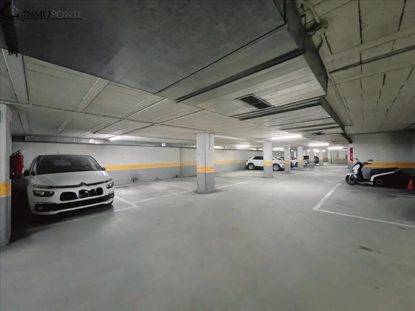 Parkplatz von Garage zum Verkauf in Cangas 