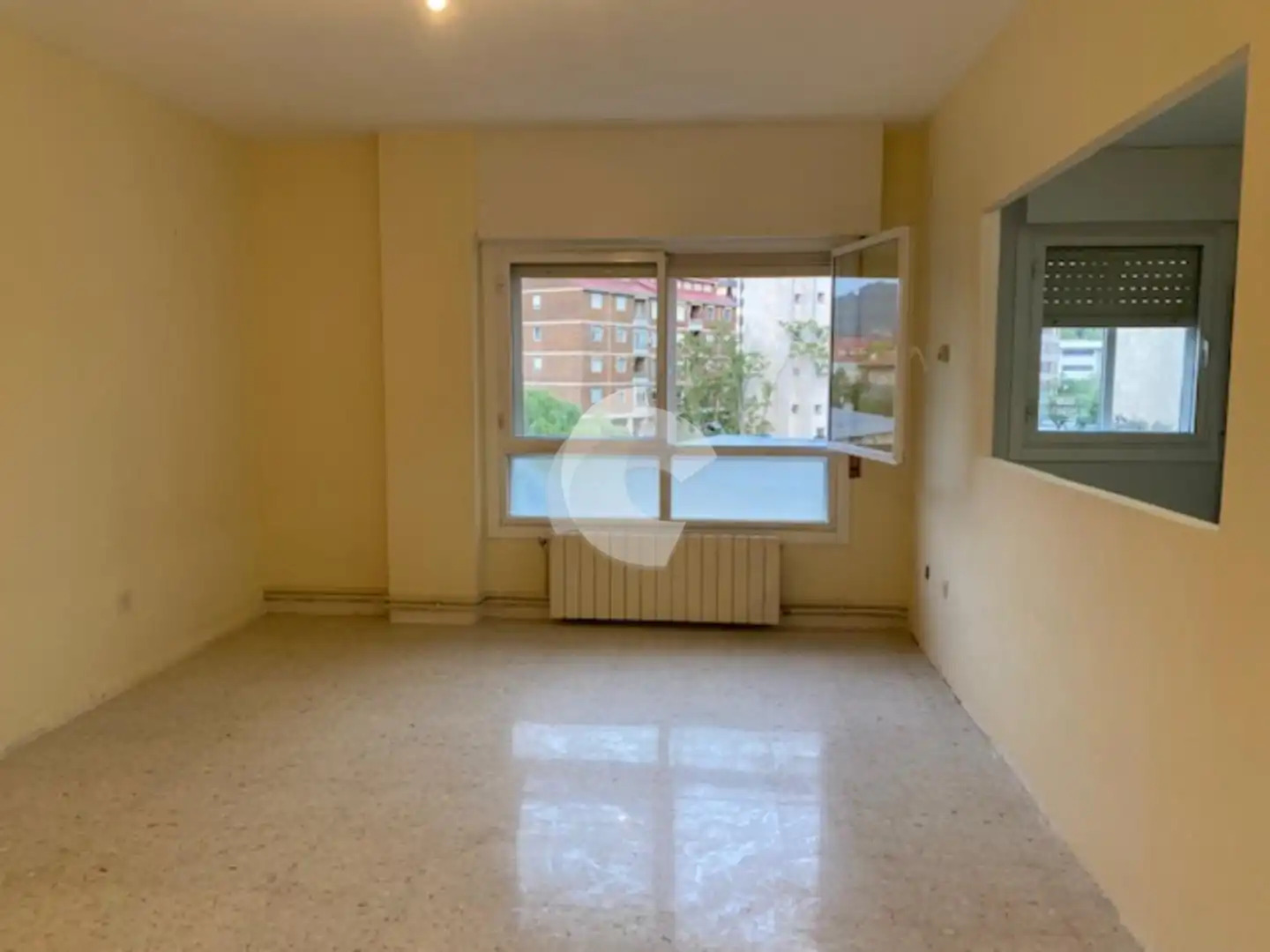 Sala d'estar de Pis en venda en Ourense Capital  amb Calefacció i Traster