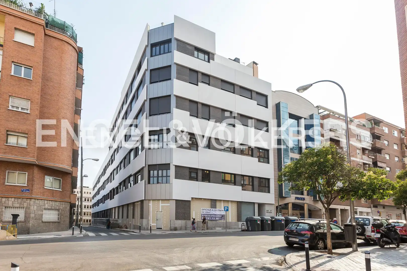 Vista exterior de Àtic de lloguer en Madrid amb Aire condicionat, Calefacció i Jardí privat
