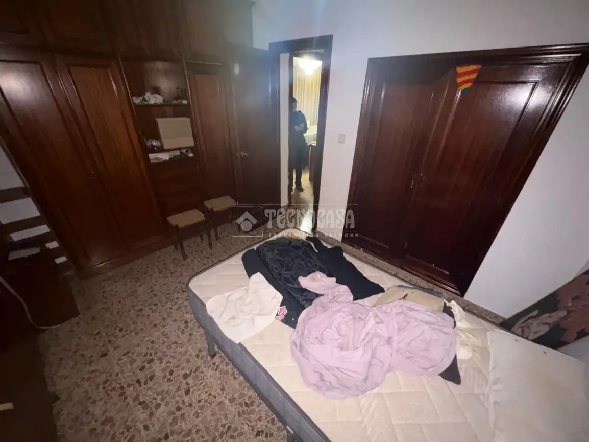 Schlafzimmer von Wohnung zum Verkauf in Burjassot