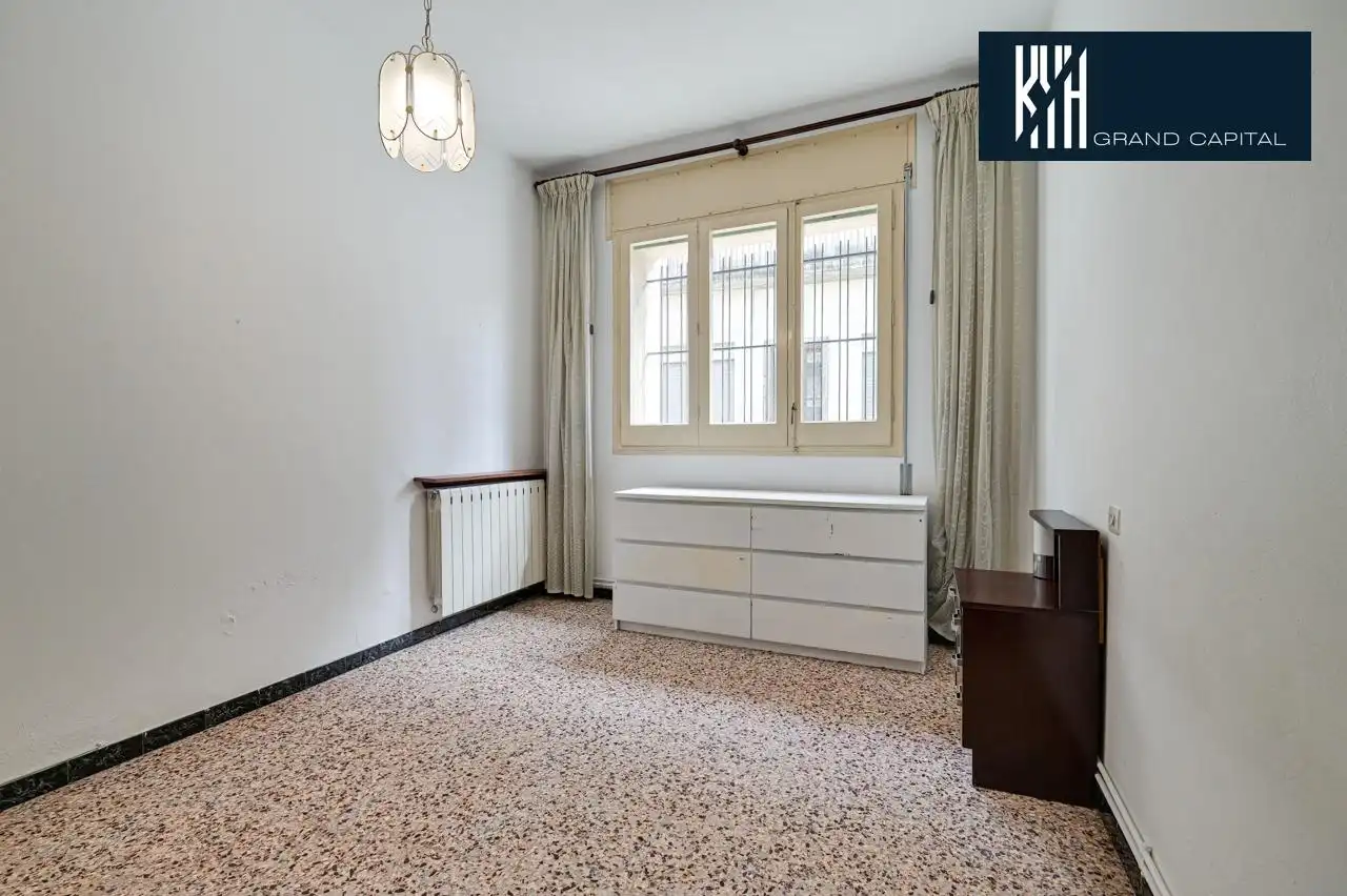 Schlafzimmer von Erdgeschoss zum Verkauf in Salt mit Heizung und Abstellraum