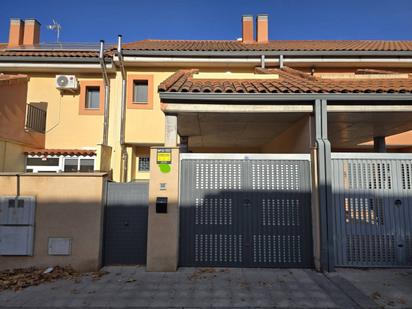 Exterior view of Single-family semi-detached for sale in Pioz  with Heating, Private garden and Terrace