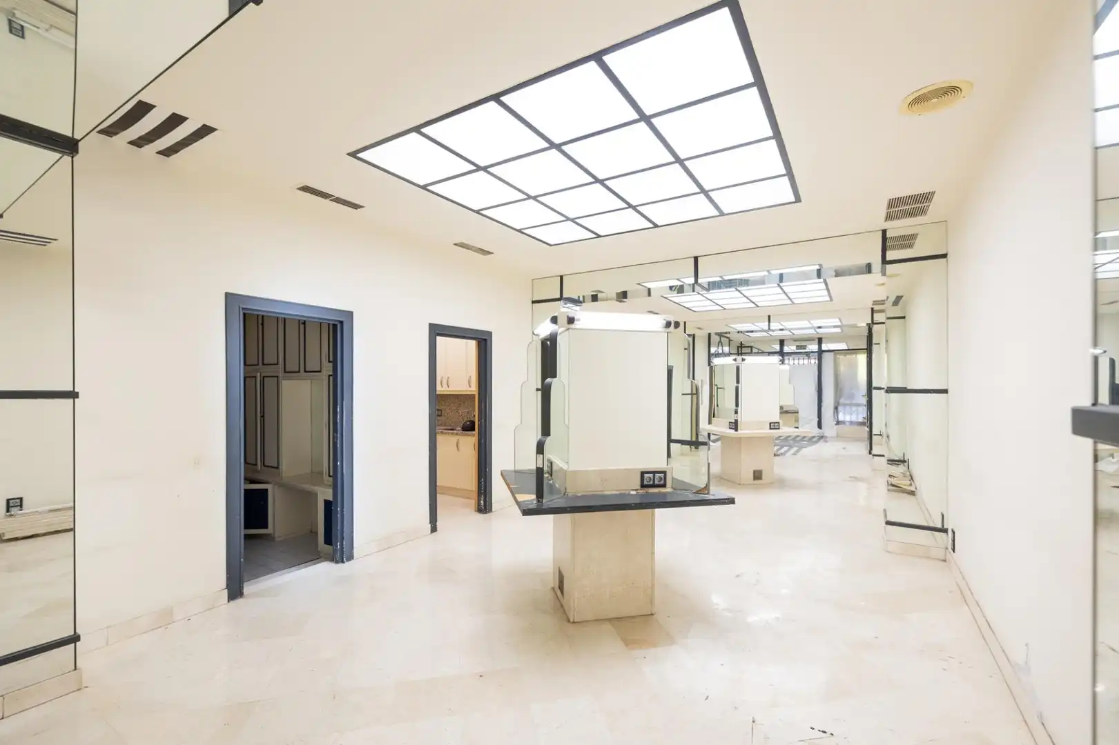 Business premises for sale in Calle Sarabia 17, imagen 20