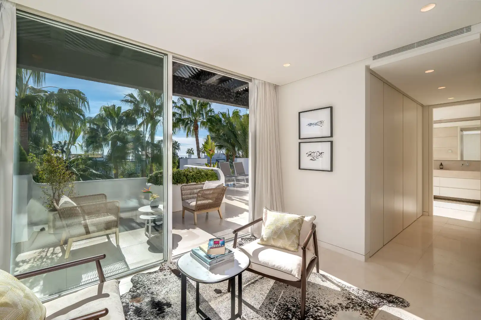 Sala de estar de Dúplex en venta en Marbella con Aire acondicionado, Terraza y Trastero
