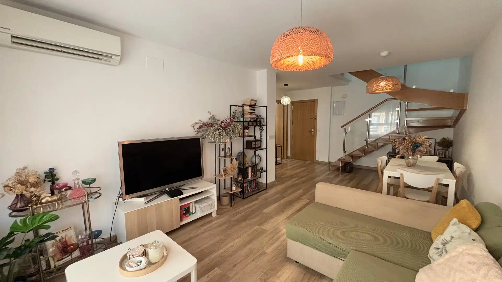 Living room of Duplexes for sale in Alicante / Alacant  with Air Conditioner, Storage room and Balcony