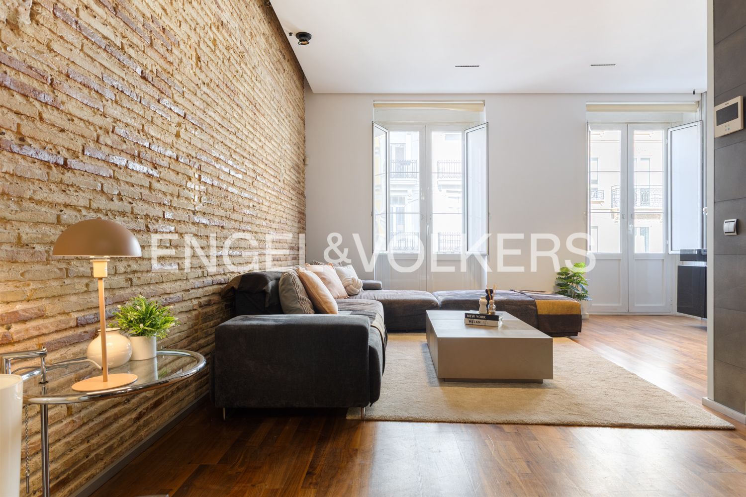 Living room of Flat for rent in  Valencia Capital  with Air Conditioner, Heating and Parquet flooring