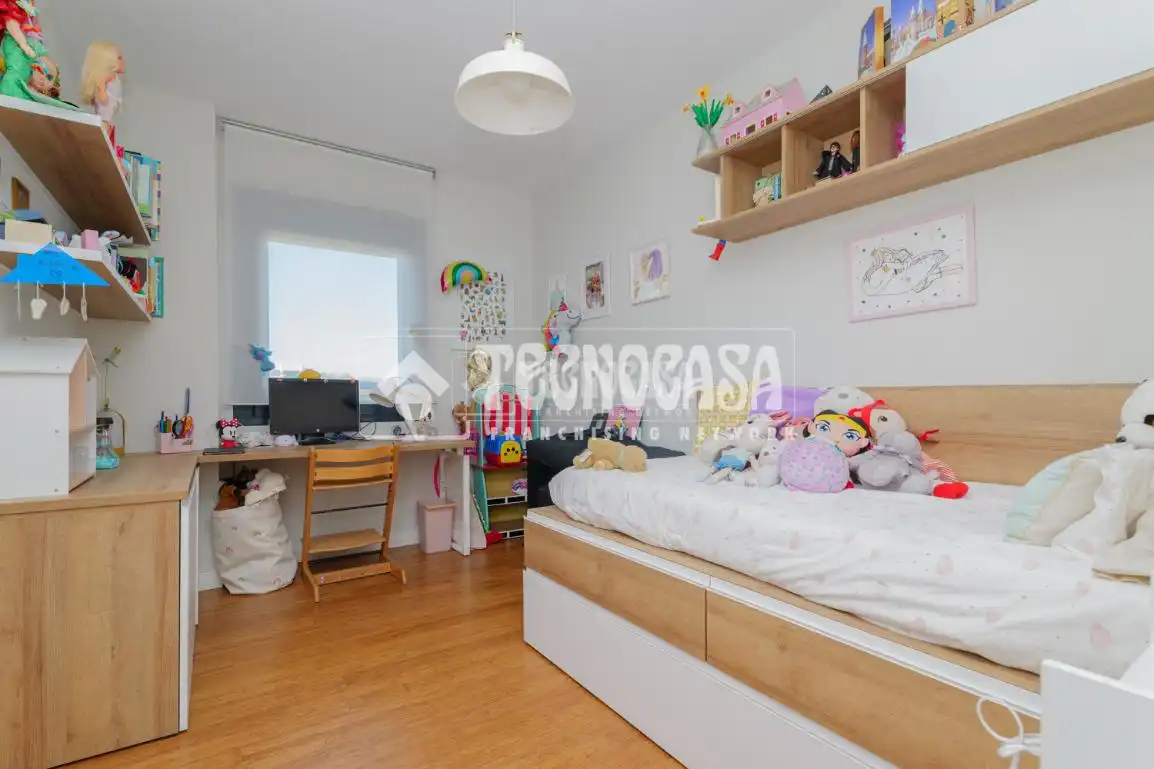 Habitación de Piso en venta en Tres Cantos con Aire acondicionado, Terraza y Amueblado