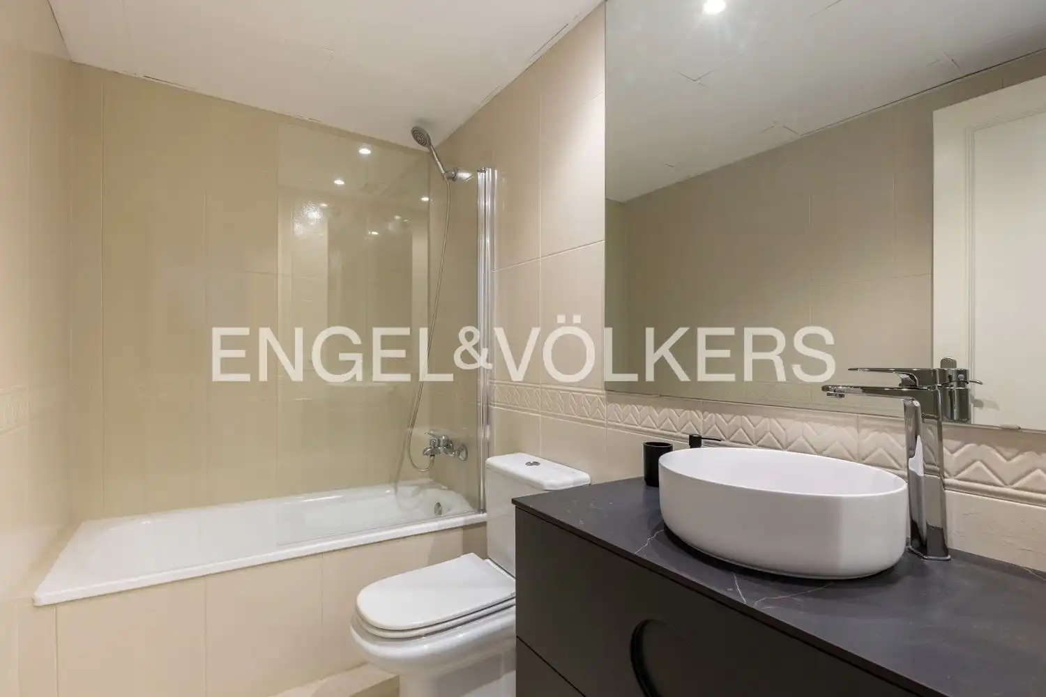 Baño de Piso en venta en Valencia con Aire acondicionado, Calefacción y Parquet