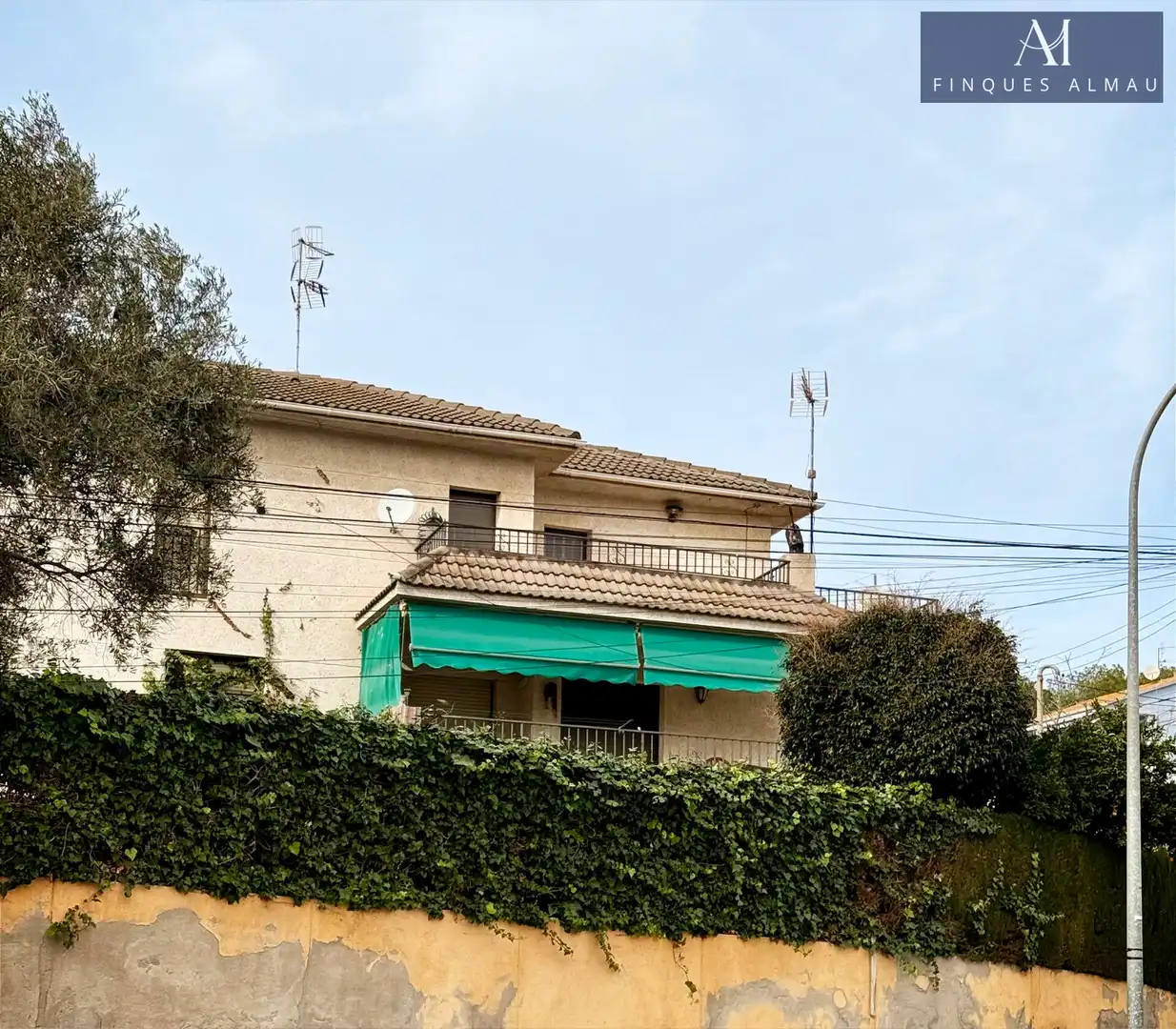 Vista exterior de Casa adosada en venta en Cunit con Jardín privado, Terraza y Amueblado