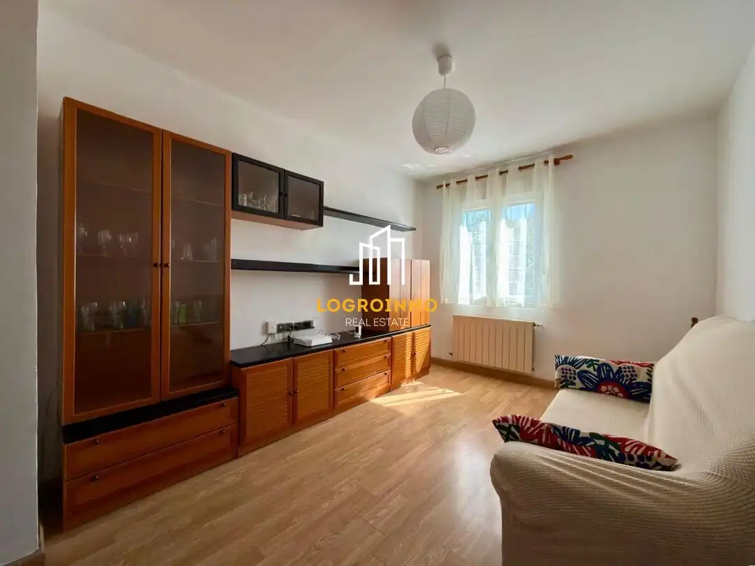 Living room of Flat for rent in  Logroño  with Heating and Storage room