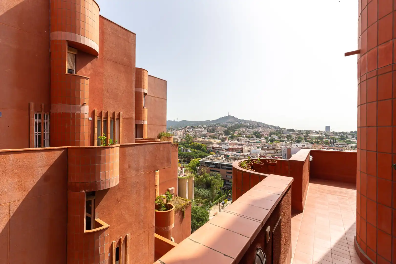 Vista exterior de Dúplex en venda en Sant Just Desvern amb Aire condicionat, Calefacció i Piscina