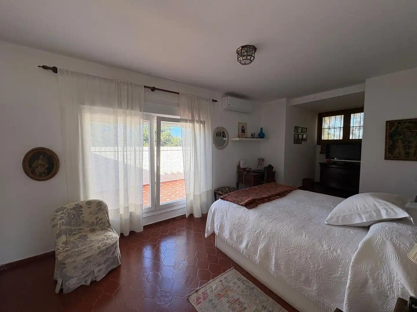 Dormitori de Casa o xalet en venda en Algeciras amb Aire condicionat, Jardí privat i Parquet