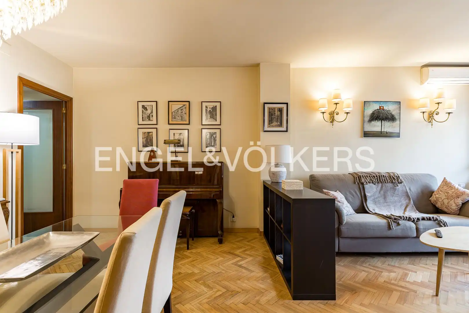 Sala de estar de Piso en venta en Barcelona con Calefacción, Parquet y Amueblado