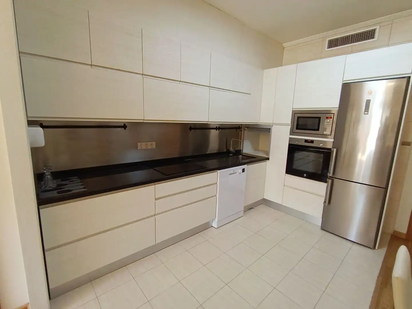 Cuina de Apartament en venda en Lorca amb Aire condicionat, Terrassa i Moblat