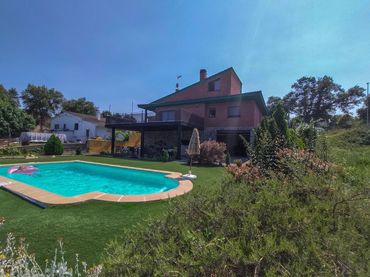 Casa con balcone in vendita a Carrer BEROL