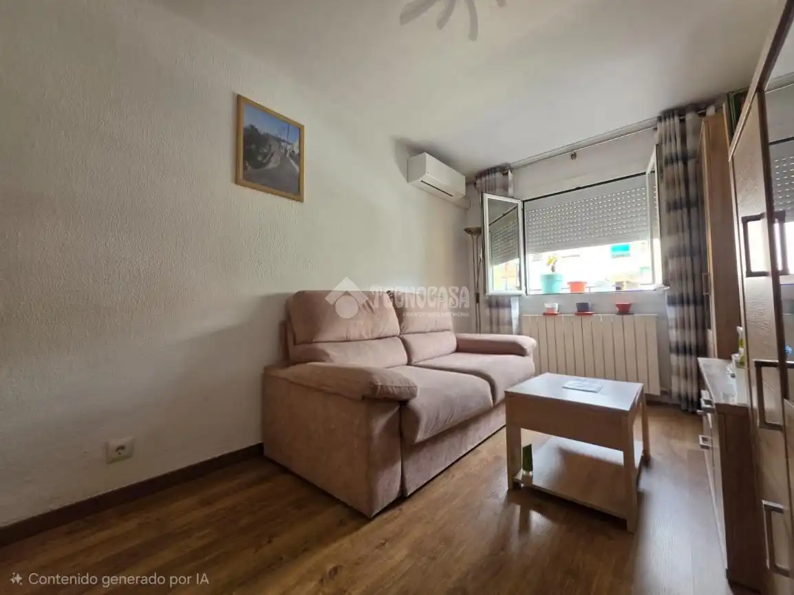 Sala de estar de Piso en venta en Santa Coloma de Gramenet con Aire acondicionado, Calefacción y Parquet