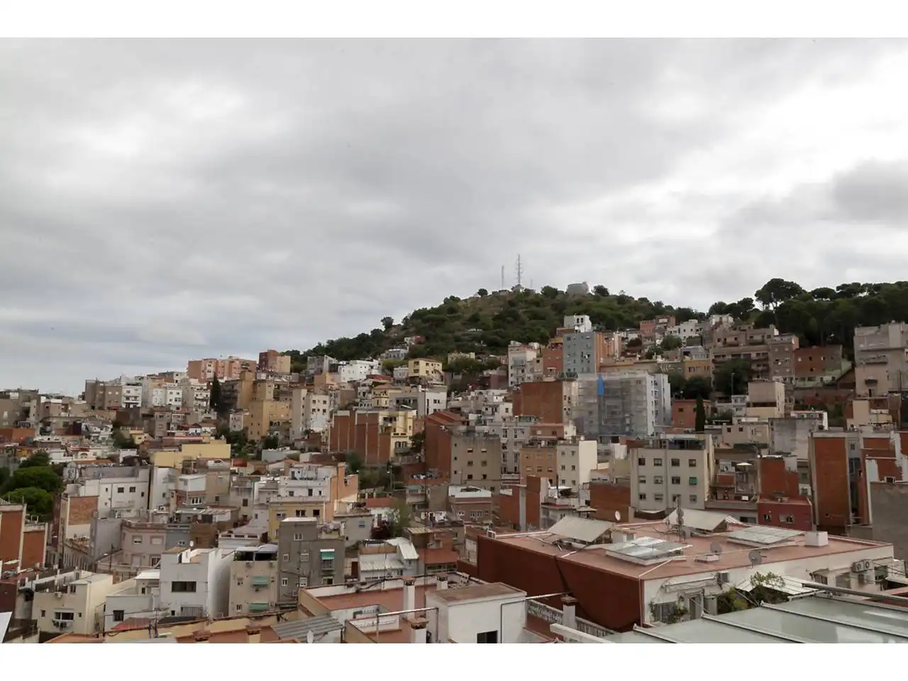 Außenansicht von Wohnung zum Verkauf in Barcelona mit Heizung