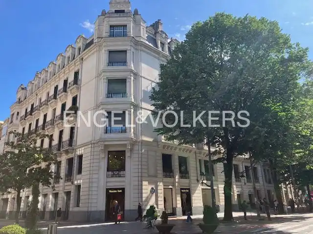 Vista exterior de Pis en venda en Bilbao  amb Calefacció, Parquet i Moblat