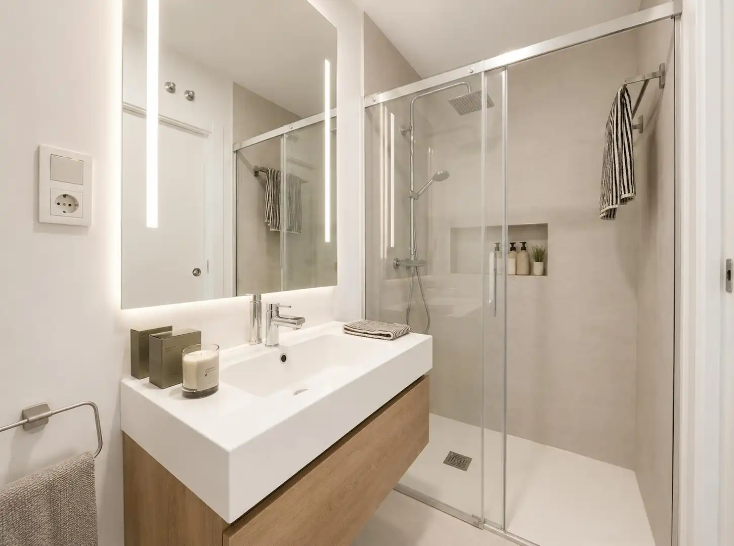 Badezimmer von Wohnung zur Miete in Madrid mit Klimaanlage, Privatgarten und Möbliert