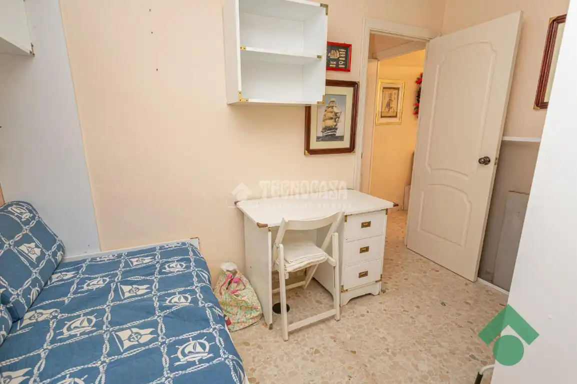 Habitación de Piso en venta en Algeciras con Amueblado y Piscina comunitaria