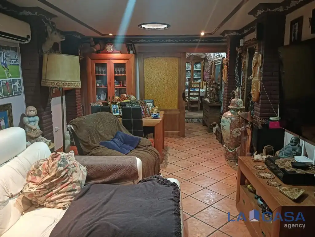 Casa adosada en venda en Algeciras amb Terrassa i Balcó