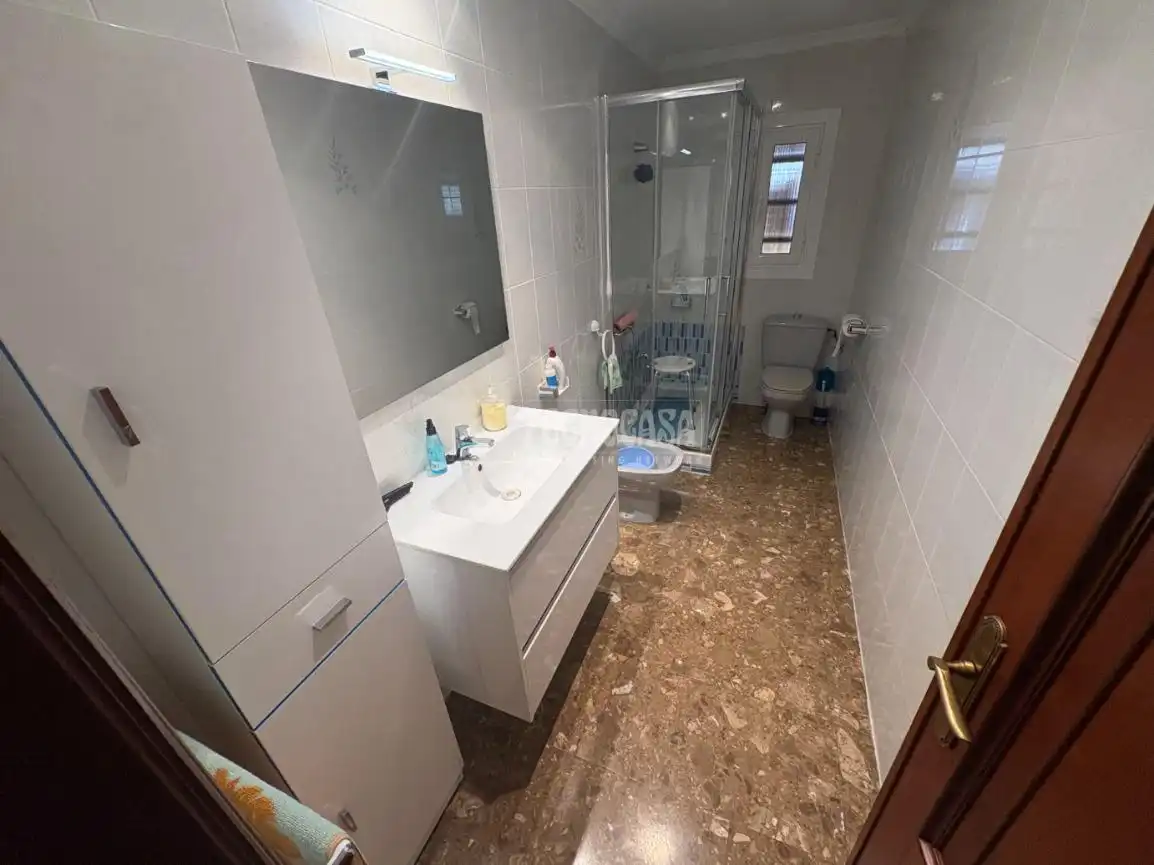 Baño de Piso en venta en Burjassot con Aire acondicionado y Balcón