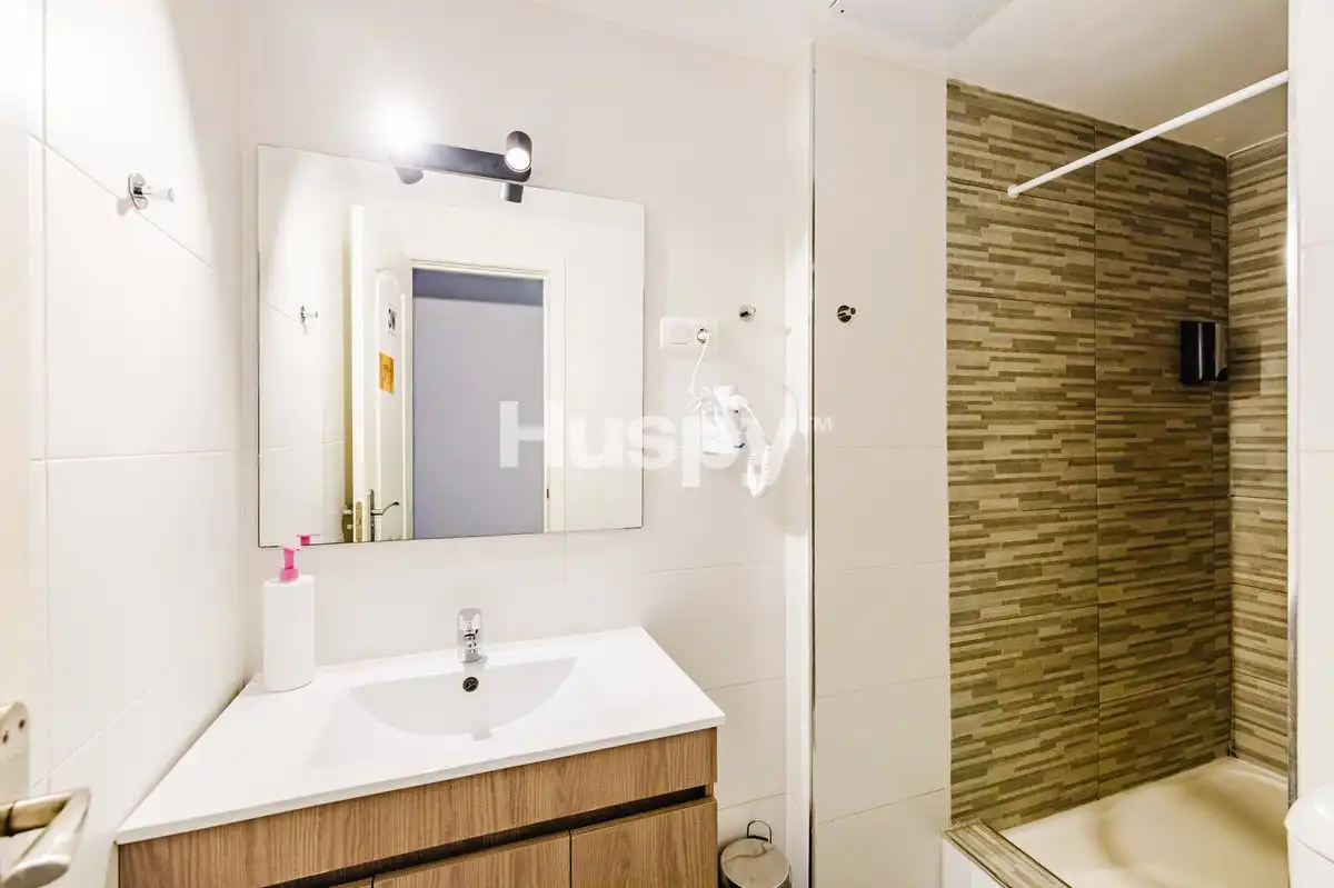 Badezimmer von Büro zur Miete in Málaga mit Heizung