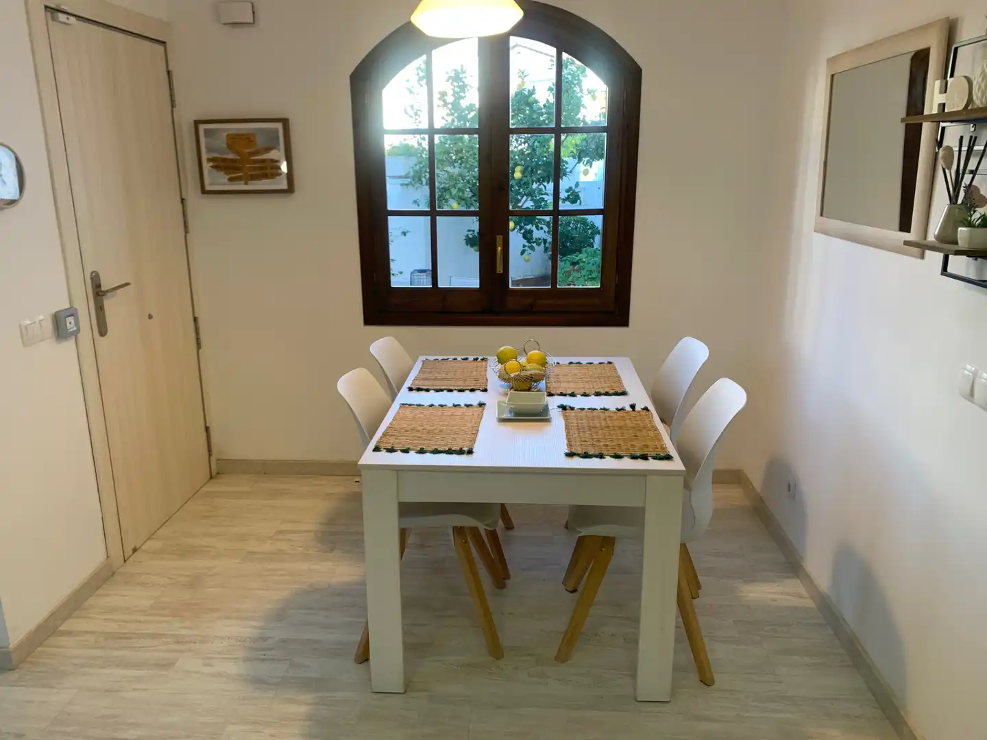 Esszimmer von Einfamilien-Reihenhaus zum Verkauf in Torredembarra mit Klimaanlage, Heizung und Privatgarten