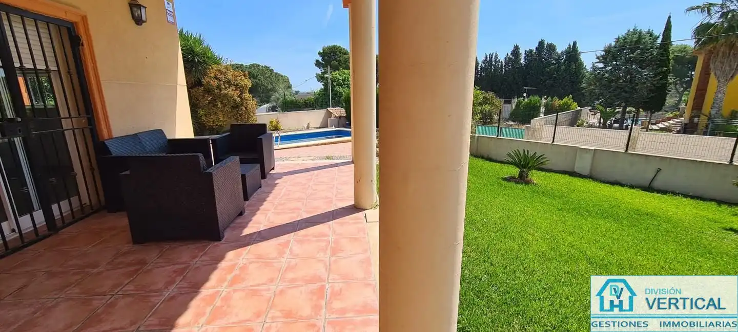 Terrace of Houses for rent in Riba-roja de Túria  with Air Conditioner, Private garden and Swimming Pool