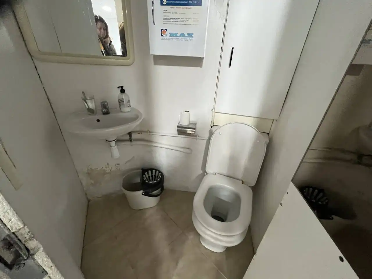 Badezimmer von Geschaftsraum zur ubertragung in Alcañiz