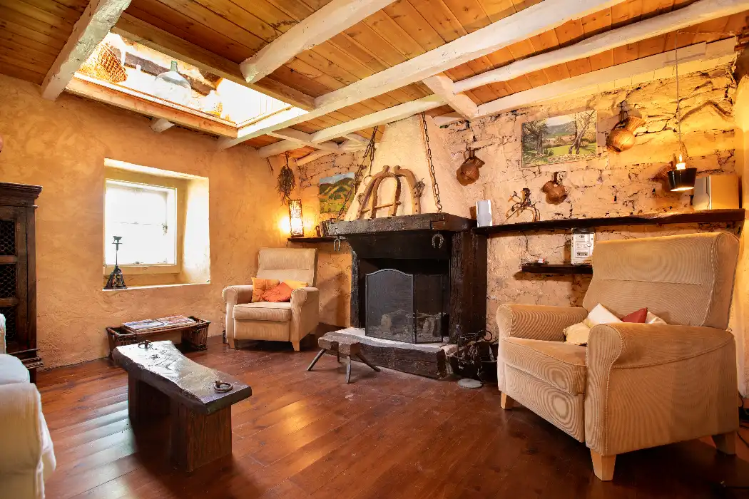 Sala d'estar de Casa o xalet en venda en Luena  amb Calefacció, Jardí privat i Parquet