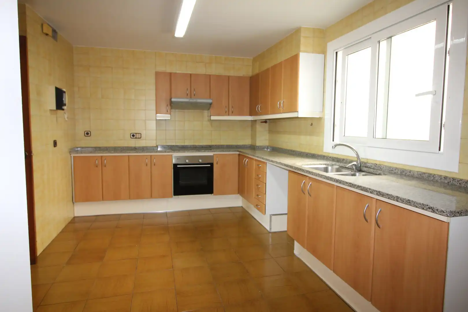 Küche von Maisonette zum Verkauf in Figueres mit Heizung, Terrasse und Abstellraum