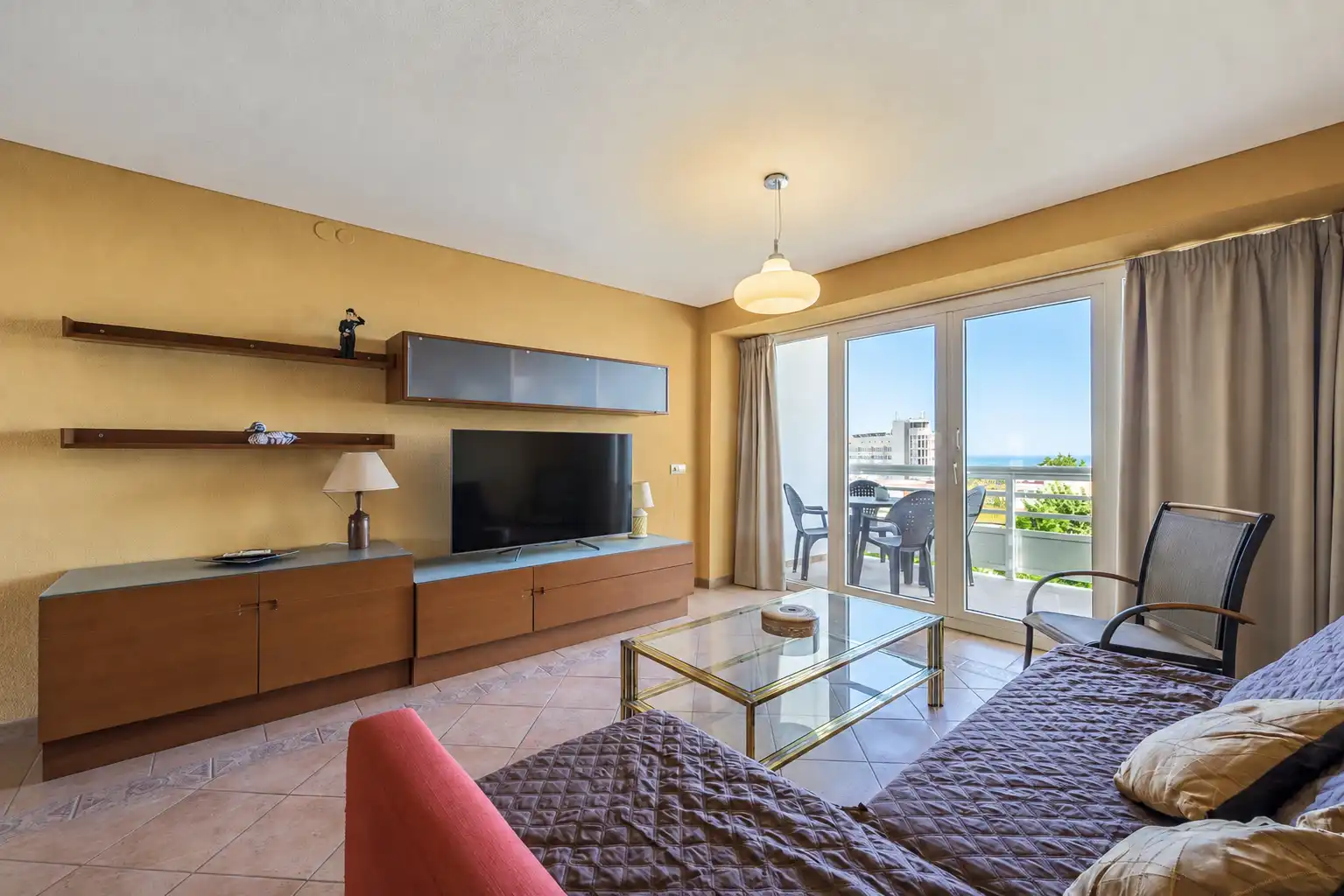 Sala de estar de Apartamento en venta en Torremolinos con Terraza y Amueblado