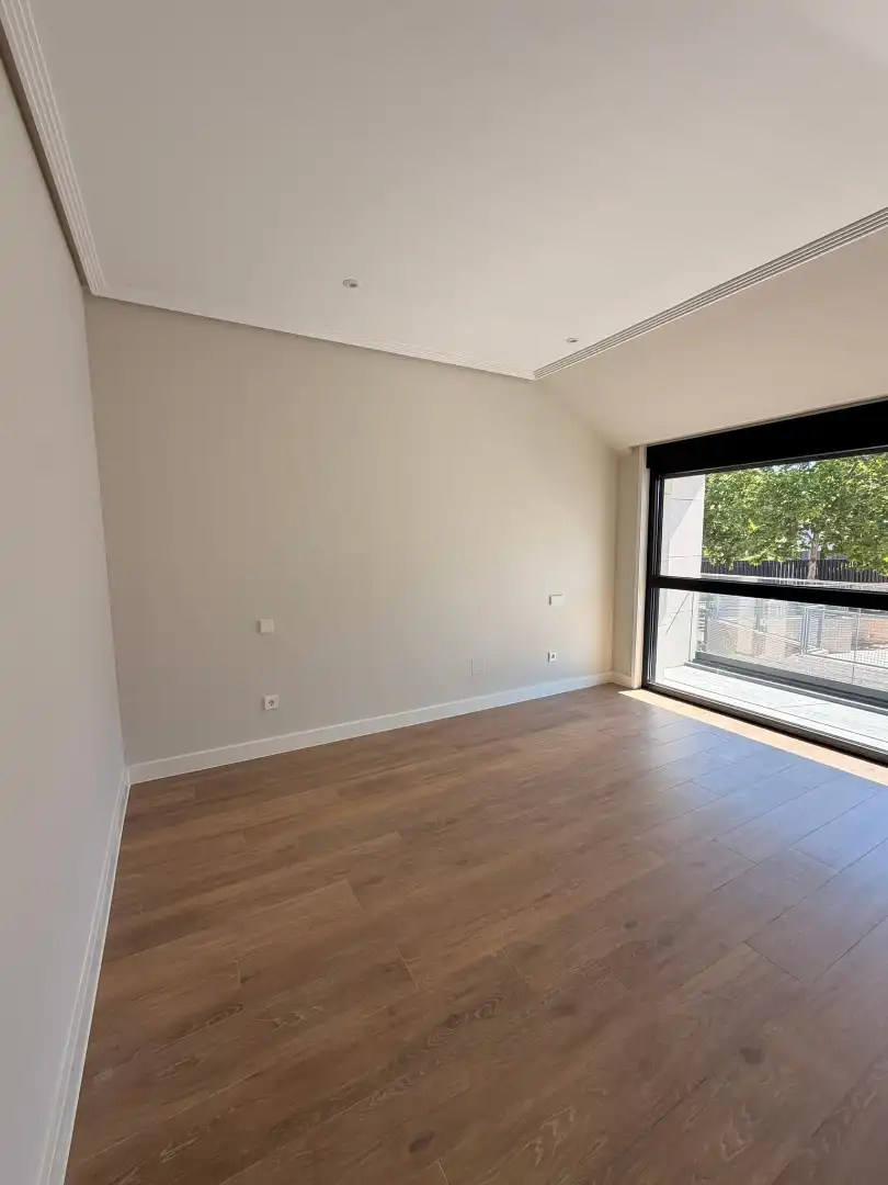 Habitación de Casa adosada en venta en Boadilla del Monte con Aire acondicionado, Calefacción y Jardín privado