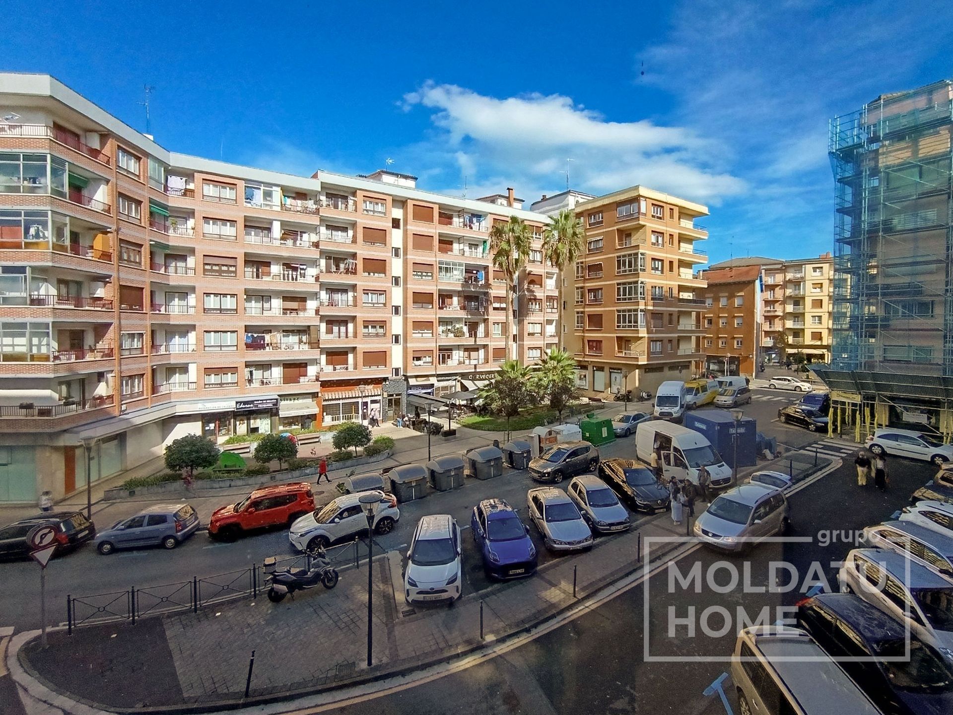 Außenansicht von Wohnung zum Verkauf in Irun  mit Heizung, Terrasse und Abstellraum